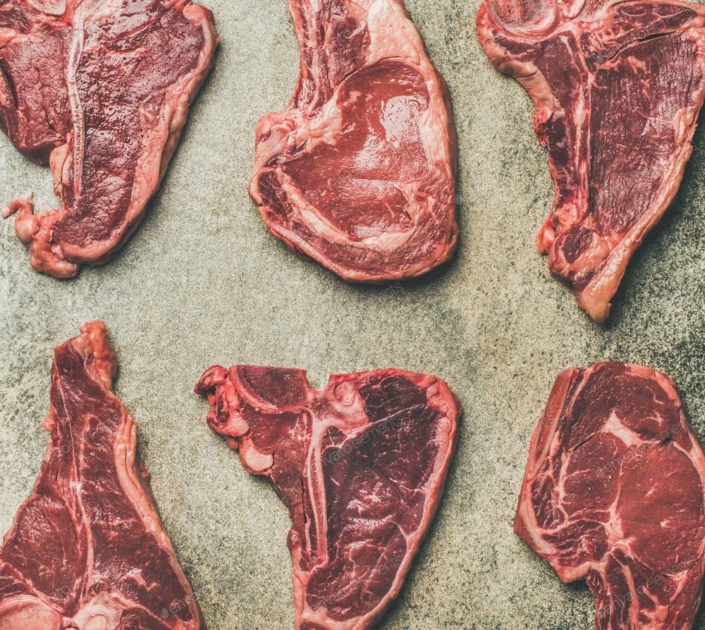 Thịt bò là món ăn ưa thích của các bé Samoyed.